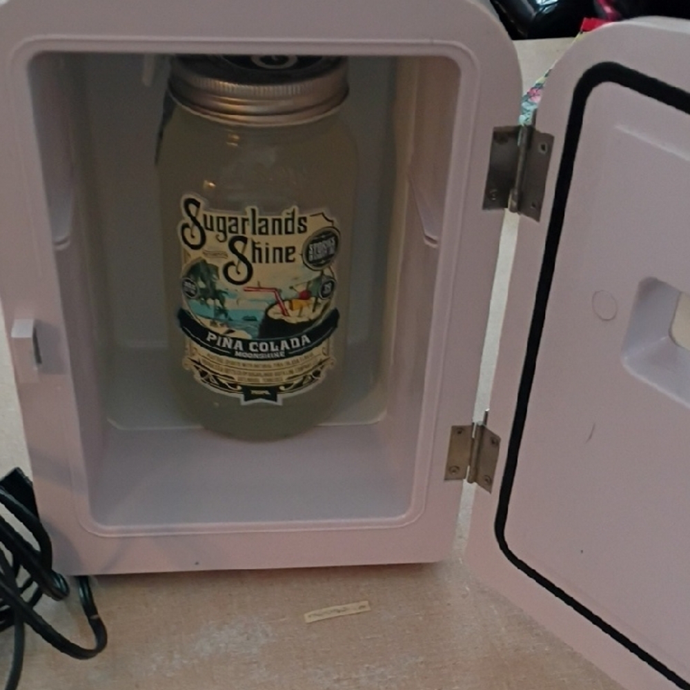 Compact White Mini Fridge - Picture 4 of 5